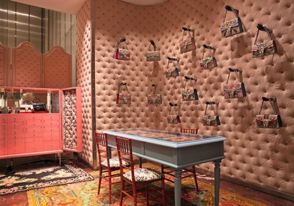 グッチのバッグをDIY！動物モチーフを自分好みにデコレーション。ミケーレのビジョンを体現