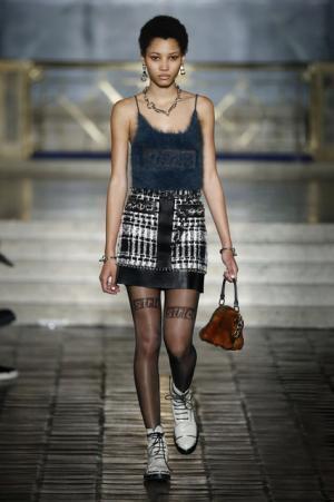 アレキサンダー ワン、17SSコレクションショーよりリゾートコレクションもミックス！発売までの時間を短縮