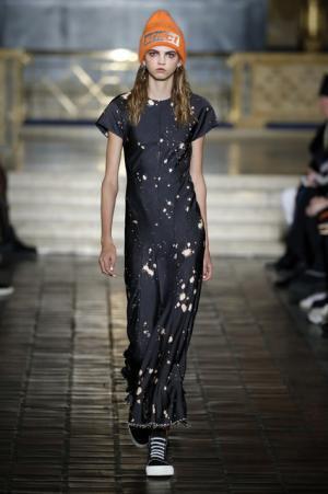 アレキサンダー ワン、17SSコレクションショーよりリゾートコレクションもミックス！発売までの時間を短縮