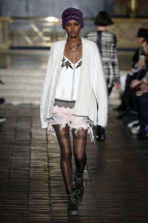 アレキサンダー ワン、17SSコレクションショーよりリゾートコレクションもミックス！発売までの時間を短縮