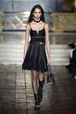 アレキサンダー ワン、17SSコレクションショーよりリゾートコレクションもミックス！発売までの時間を短縮