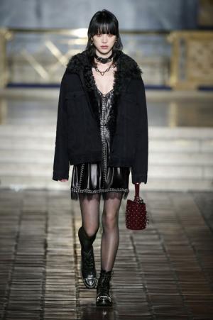 アレキサンダー ワン、17SSコレクションショーよりリゾートコレクションもミックス！発売までの時間を短縮