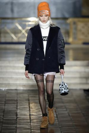 アレキサンダー ワン、17SSコレクションショーよりリゾートコレクションもミックス！発売までの時間を短縮