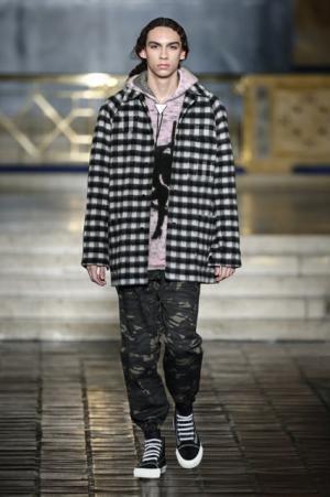 アレキサンダー ワン、17SSコレクションショーよりリゾートコレクションもミックス！発売までの時間を短縮