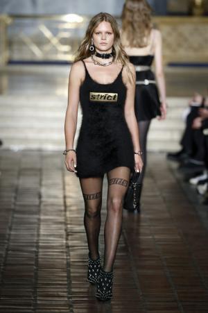 アレキサンダー ワン、17SSコレクションショーよりリゾートコレクションもミックス！発売までの時間を短縮