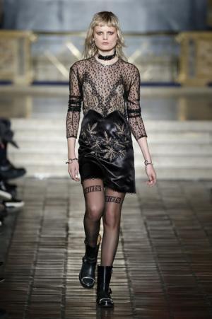 アレキサンダー ワン、17SSコレクションショーよりリゾートコレクションもミックス！発売までの時間を短縮