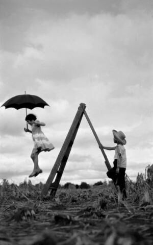 治雄の娘・マリアと甥・富田カズオ 1955年 パラナ州ロンドリーナ、富田農園