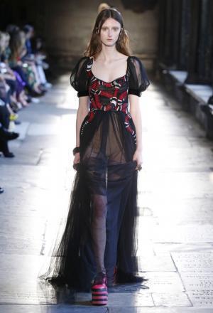 グッチ、史上初ロンドンの世界遺産ウェストミンスター寺院を舞台にショー【17年クルーズ】