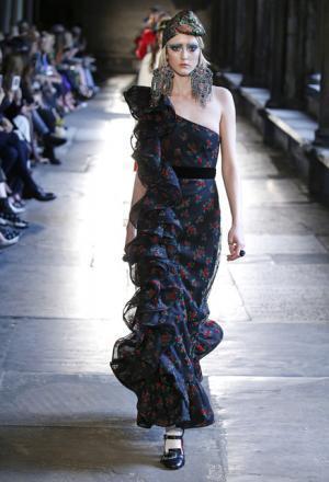 グッチ、史上初ロンドンの世界遺産ウェストミンスター寺院を舞台にショー【17年クルーズ】