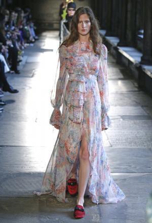 グッチ、史上初ロンドンの世界遺産ウェストミンスター寺院を舞台にショー【17年クルーズ】