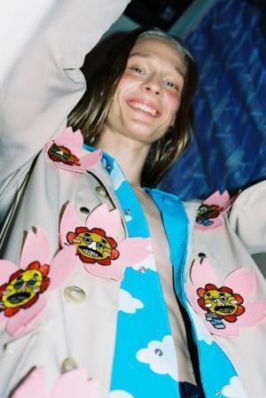 RYOTA MURAKAMIによるファッションデザイナー兼“おかん”=村上千明の絵画展