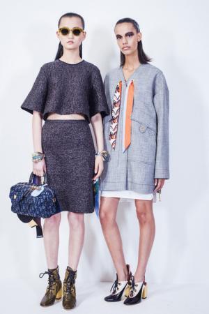 ディオール、メゾンのアーカイブと英国文化をミックス。時代への好奇心が奇抜なスパイスに【17年クルーズ】