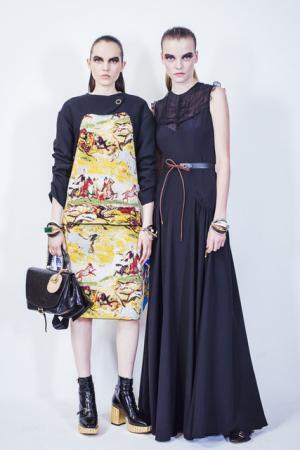 ディオール、メゾンのアーカイブと英国文化をミックス。時代への好奇心が奇抜なスパイスに【17年クルーズ】