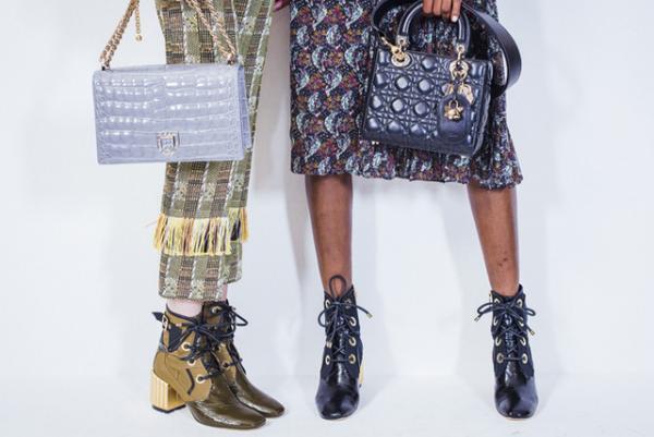 ディオール、メゾンのアーカイブと英国文化をミックス。時代への好奇心が奇抜なスパイスに【17年クルーズ】