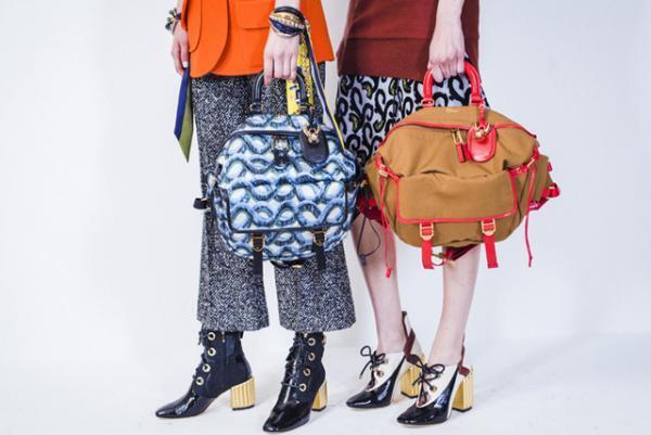 ディオール、メゾンのアーカイブと英国文化をミックス。時代への好奇心が奇抜なスパイスに【17年クルーズ】