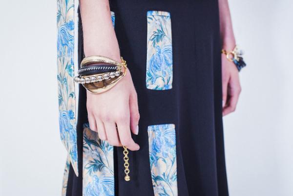 ディオール、メゾンのアーカイブと英国文化をミックス。時代への好奇心が奇抜なスパイスに【17年クルーズ】