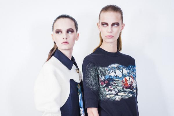 ディオール、メゾンのアーカイブと英国文化をミックス。時代への好奇心が奇抜なスパイスに【17年クルーズ】