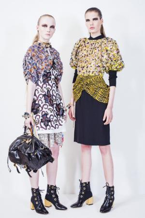 ディオール、メゾンのアーカイブと英国文化をミックス。時代への好奇心が奇抜なスパイスに【17年クルーズ】