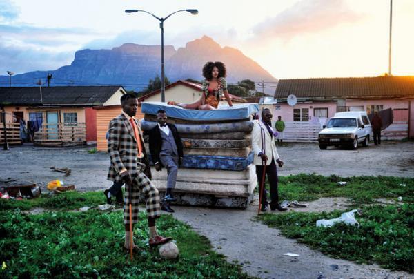 コンゴ共和国の“サプール”を世に知らしめた写真家、ダニエーレ・タマーニの新刊が発売