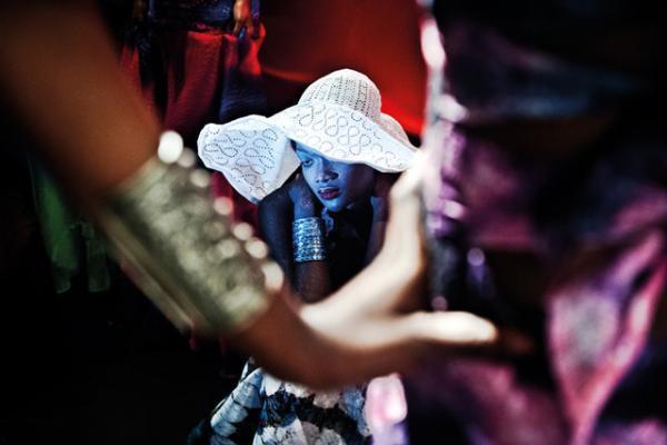 コンゴ共和国の“サプール”を世に知らしめた写真家、ダニエーレ・タマーニの新刊が発売