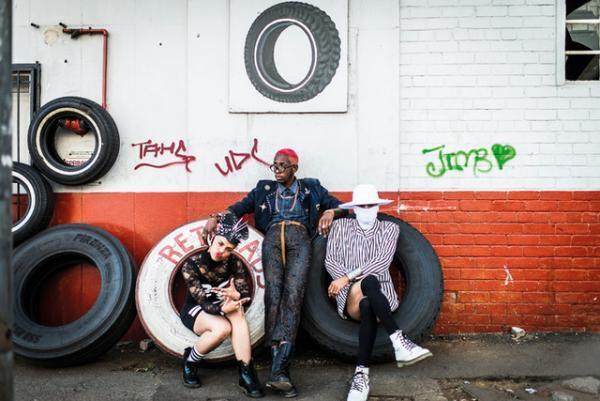 コンゴ共和国の“サプール”を世に知らしめた写真家、ダニエーレ・タマーニの新刊が発売