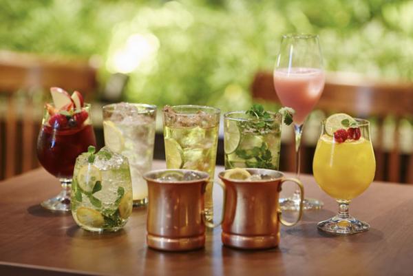 新宿伊勢丹の屋上ビアガーデン、夏の夜風にあたりながらバカンス気分でピザやステーキを堪能！