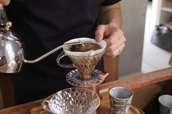 京都・茶筒の老舗 開化堂が表現するカフェとは？伝統工芸に触れるエントランス「Kaikado Cafe」