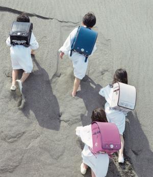 三越伊勢丹の新作ランドセルは“アート”にフォーカス！アンディ・ウォーホルやオロビアンコ×琳派も