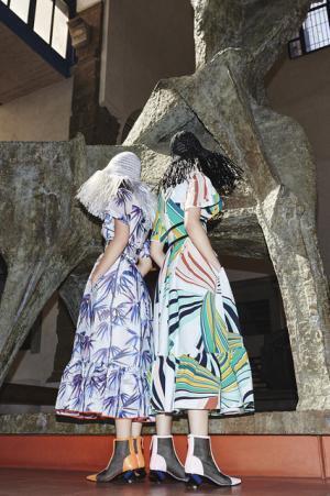 エミリオ・プッチ的アスレジャースタイル。都会的スピード感と至極のリゾートムードを纏う【17年リゾート】