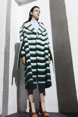 エミリオ・プッチ的アスレジャースタイル。都会的スピード感と至極のリゾートムードを纏う【17年リゾート】