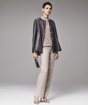 “制服”を着崩すようにファッションを楽しむ、ジョルジオ アルマーニ【17年クルーズ】