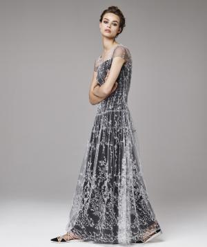 “制服”を着崩すようにファッションを楽しむ、ジョルジオ アルマーニ【17年クルーズ】