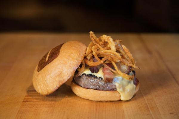 第5の味覚“旨味”に着目した、LA発「ウマミ バーガー」が今年秋冬に日本初上陸！