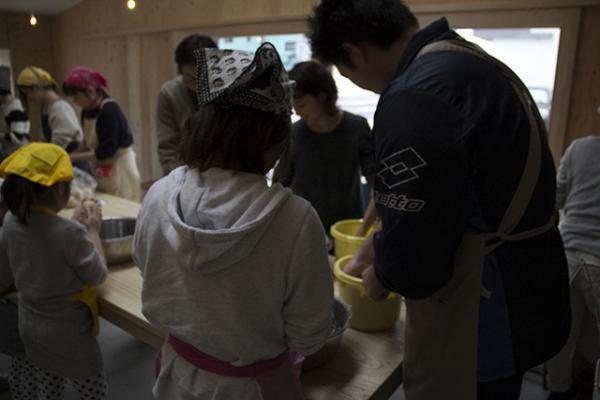 山梨で手前味噌作りワークショップ！発酵兄妹と学ぶ味噌のこと【山梨のくらし--五味醤油】