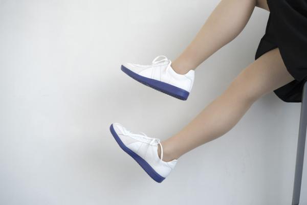 ミントデザインズが歴史的名スニーカー「ジャーマントレーナー」の復刻シューズを発売