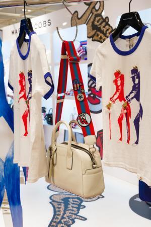 マークジェイコブスのバッグを自分流にカスタマイズ！千原徹也と秋元梢デザインの限定ワッペンも