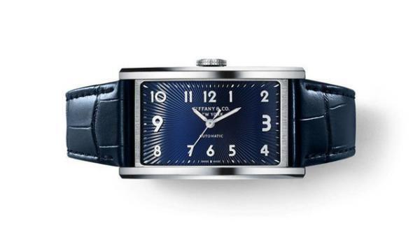 ティファニーの時計「ティファニー イースト ウエスト」　従来より一回り大きくなってより大胆に