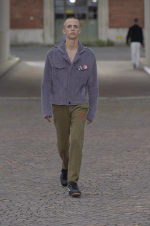 ピッティウオモ×ゴーシャ・ラブチンスキー＝伊スポーツブランドロゴ【17SSメンズ】