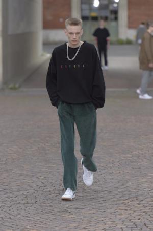 ピッティウオモ×ゴーシャ・ラブチンスキー＝伊スポーツブランドロゴ【17SSメンズ】