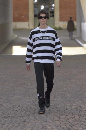 ピッティウオモ×ゴーシャ・ラブチンスキー＝伊スポーツブランドロゴ【17SSメンズ】