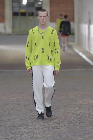 ピッティウオモ×ゴーシャ・ラブチンスキー＝伊スポーツブランドロゴ【17SSメンズ】