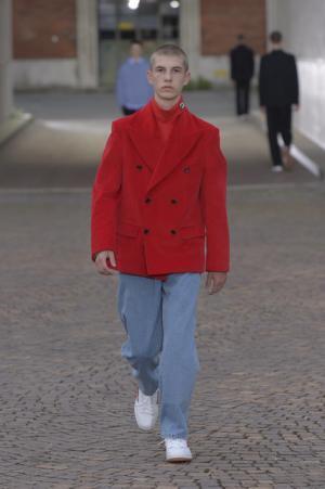 ピッティウオモ×ゴーシャ・ラブチンスキー＝伊スポーツブランドロゴ【17SSメンズ】