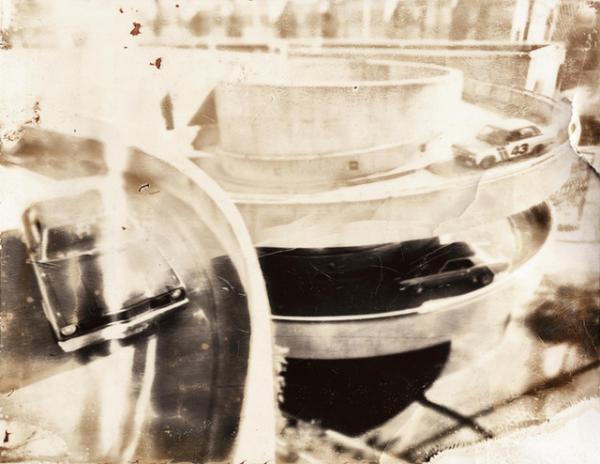 ポラロイドの予測不能な経年変化の美に迫る、写真家トマシュ・グゾバティ展開催。Steidlも来日