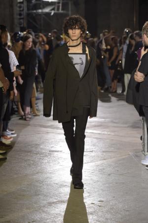 メイプルソープと共にピッティに戻ってきたラフ・シモンズ【17SSメンズ】