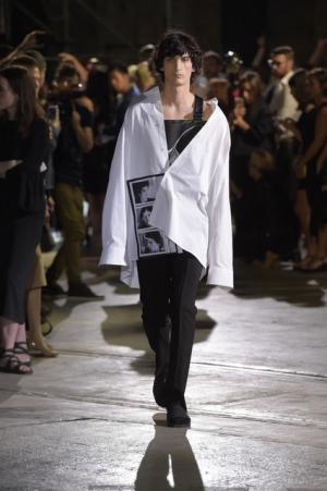 メイプルソープと共にピッティに戻ってきたラフ・シモンズ【17SSメンズ】