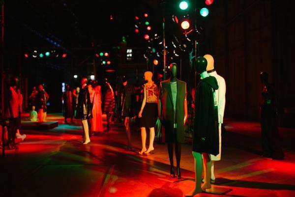 メイプルソープと共にピッティに戻ってきたラフ・シモンズ【17SSメンズ】