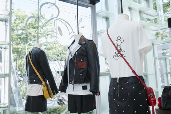 ディズニー × コーチのカプセルコレクションが登場！コーチ表参道も期間限定でミッキー仕様に