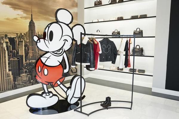 ディズニー × コーチのカプセルコレクションが登場！コーチ表参道も期間限定でミッキー仕様に