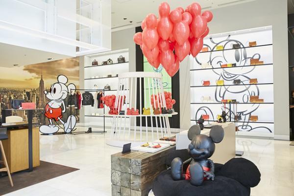 ディズニー × コーチのカプセルコレクションが登場！コーチ表参道も期間限定でミッキー仕様に