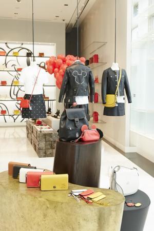 ディズニー × コーチのカプセルコレクションが登場！コーチ表参道も期間限定でミッキー仕様に